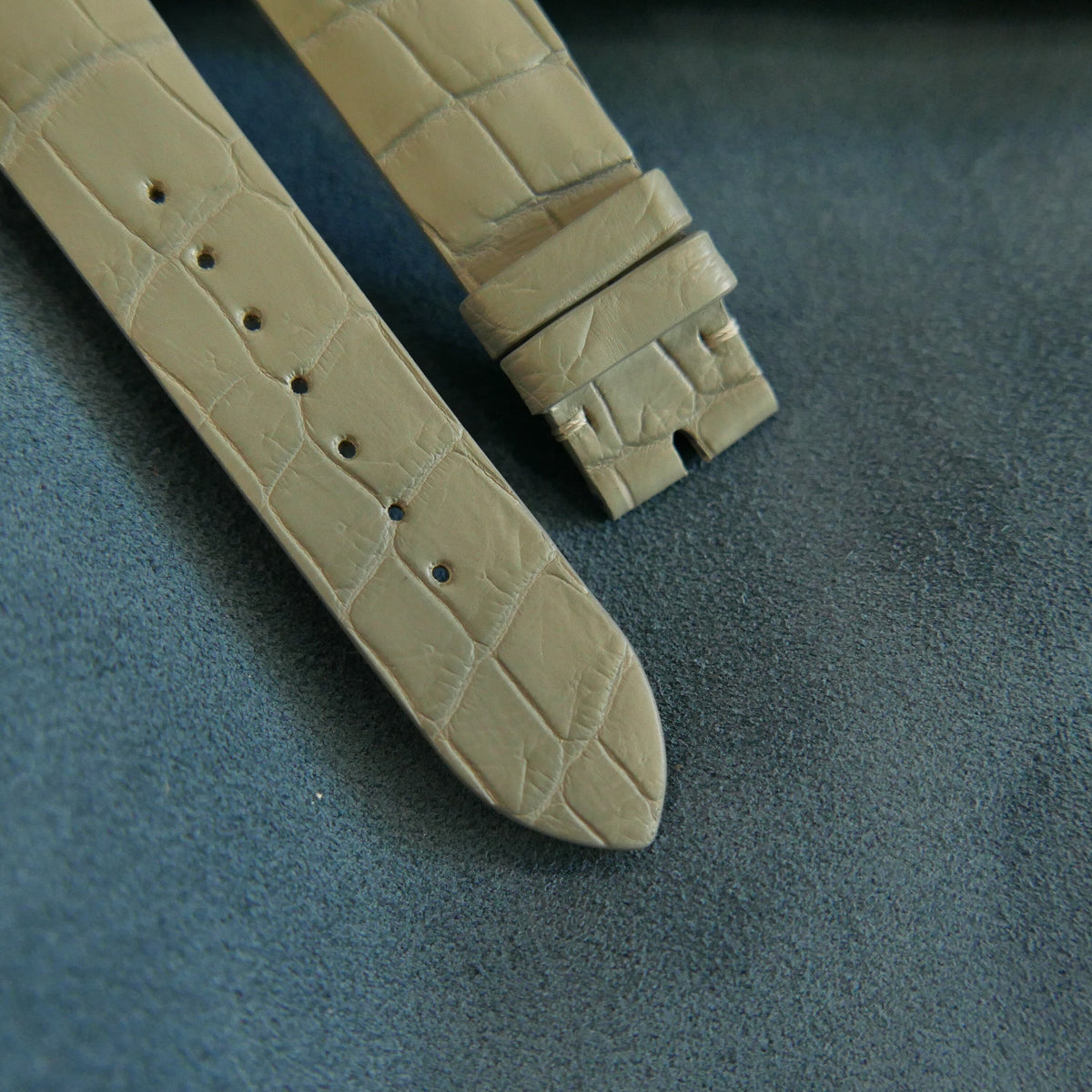 light gray alligator leather watch strap – photo 3